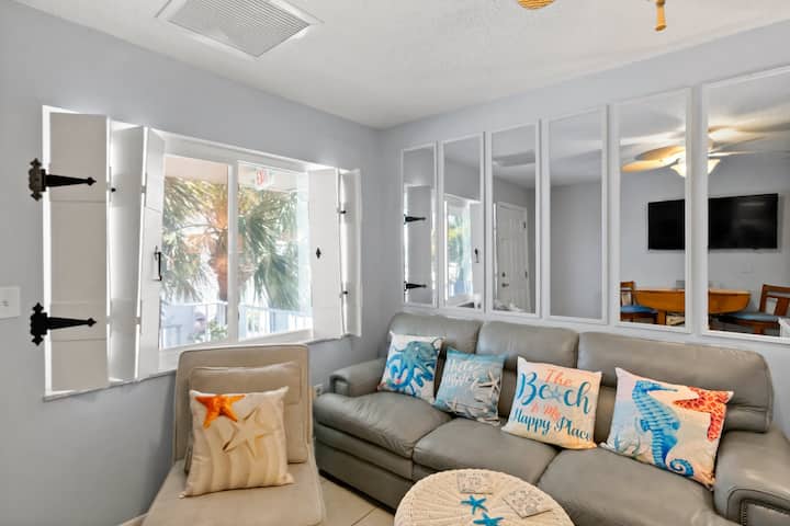 Steps To Beach Access | Updated Condo | Pool | Sle - Madeira Beach, FL