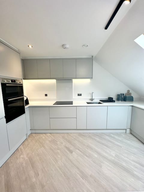 Top Airbnb: Gated 2 Bedroomed Apt By Hospital in Greenbank