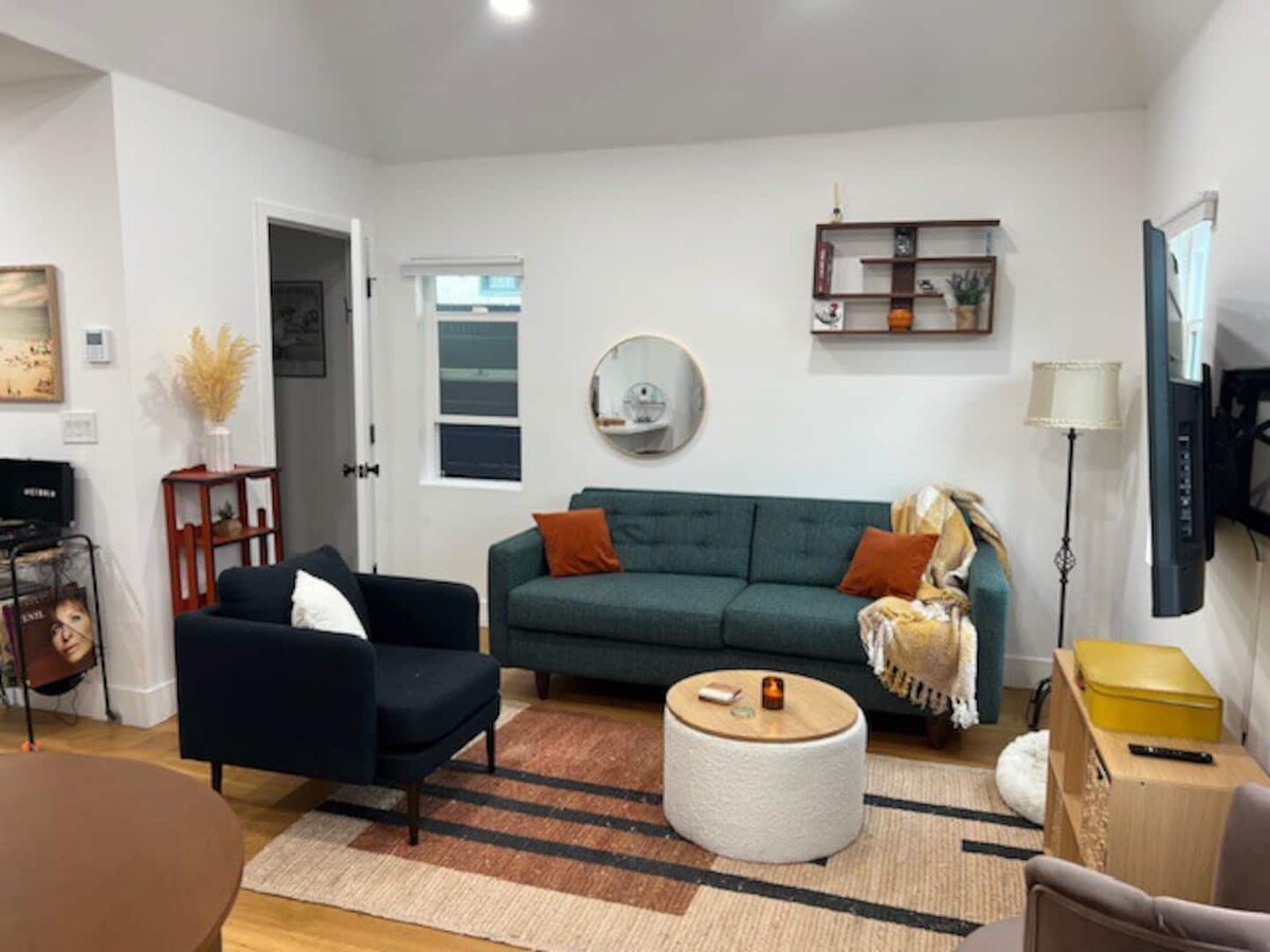 Successful Airbnb property: Cozy Cottage in Echo Park in Echo Park