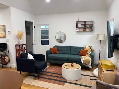Successful Airbnb property: Cozy Cottage in Echo Park in Echo Park