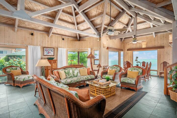 Beachfront Getaway with Panoramic Views gallery image 5
