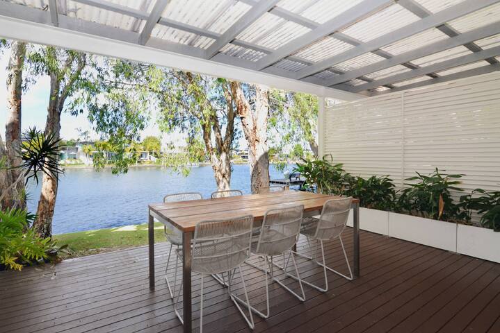 Unit 33 – 3 Bedroom Premium Waterfront