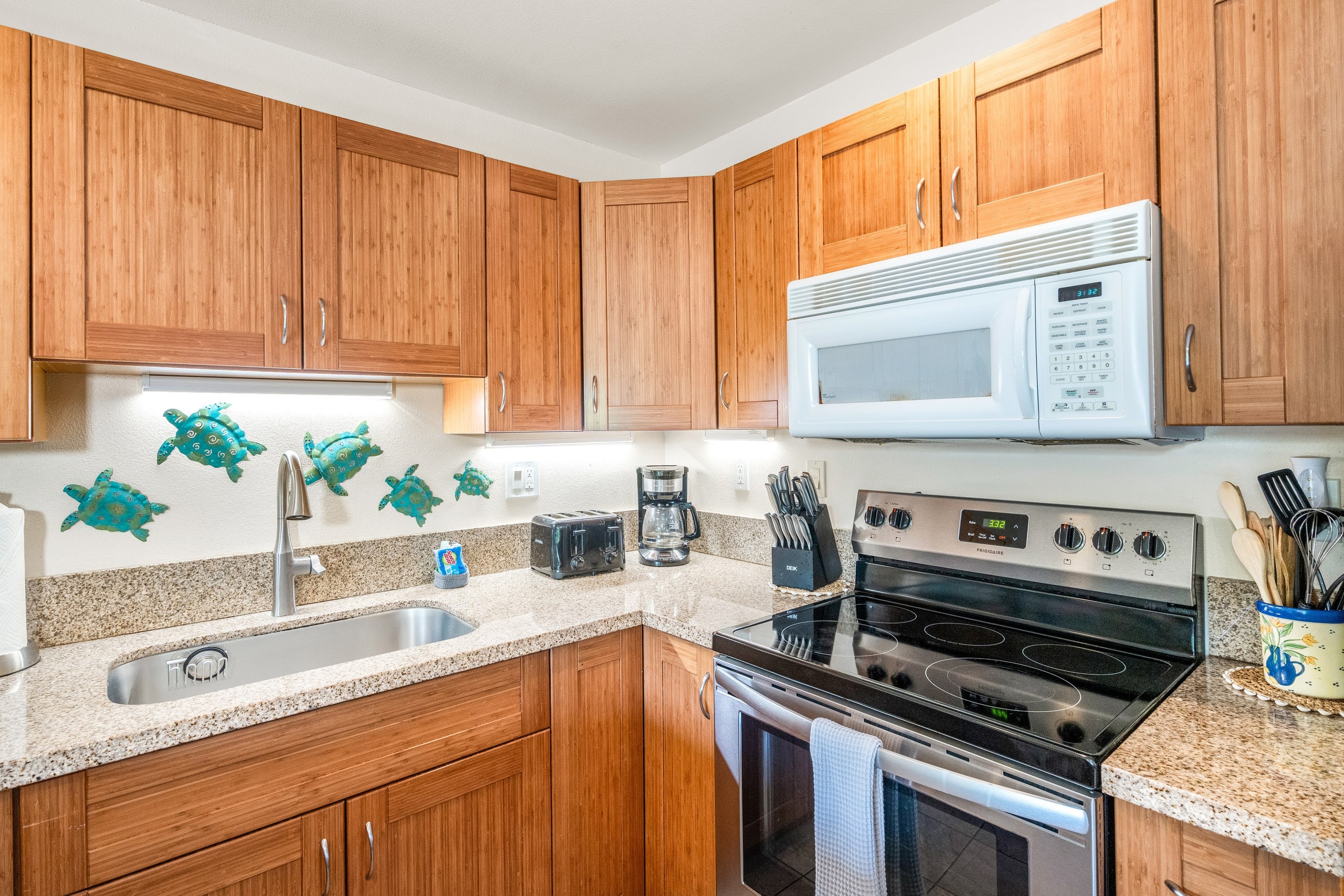 Condo in Kihei · ★5.0 · 2 bedrooms · 3 beds · 2 baths - Image 11