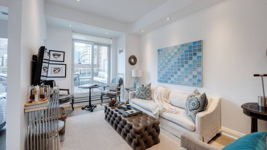 Urban Gem with Large Private Patio in DWTN Toronto gallery image 5