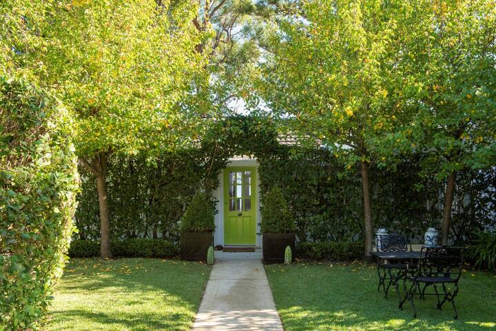 Hillview by Palm Beach Holiday Rentals gallery image 2