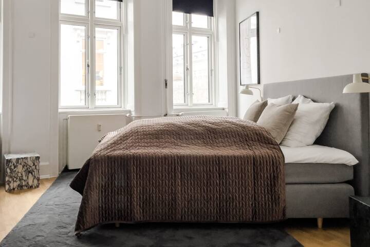 Sleek 3BR Apt in Copenhagen City by the Canals gallery image 2