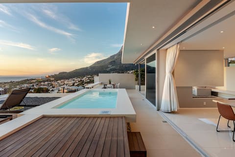 Spacious Villa with Stunning Views: Your Paradise
