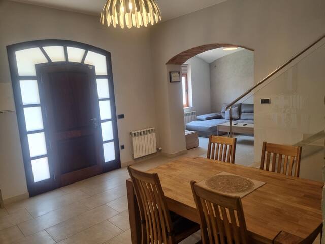 House with private jacuzzi and barbecue 500m beach gallery image 2