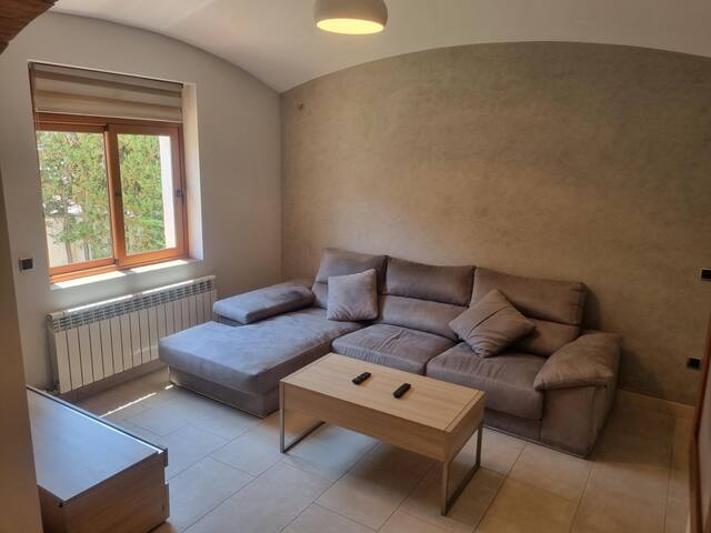 House with private jacuzzi and barbecue 500m beach gallery image 4