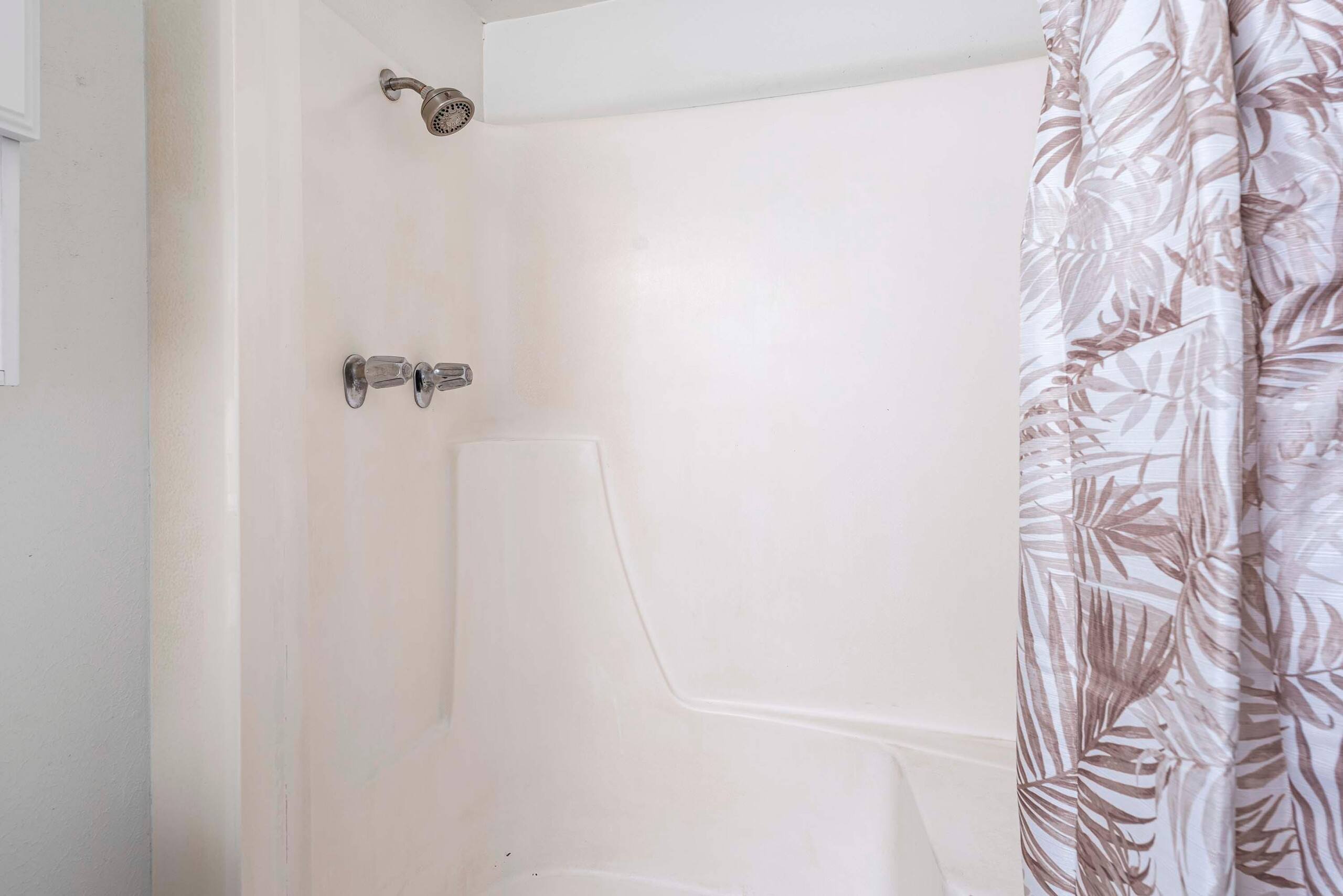 Condo in Kailua-Kona · ★4.93 · 1 bedroom · 2 beds · 1 private bath - Image 16
