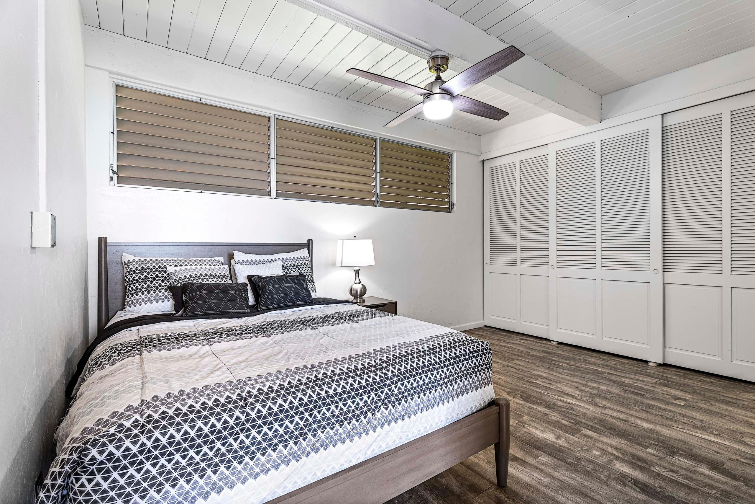Condo in Kailua-Kona · ★4.93 · 1 bedroom · 2 beds · 1 private bath - Image 12