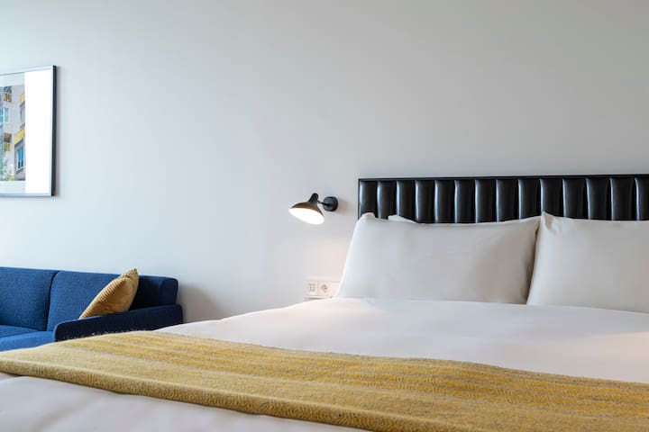 Visit Van Gogh Museum! 3 Units with Full Kitchens