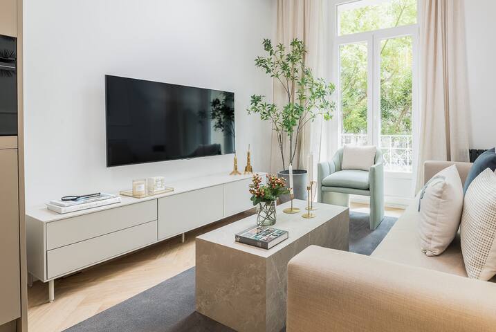 Homeclub | Elegant Apartment in Salamanca gallery image 2