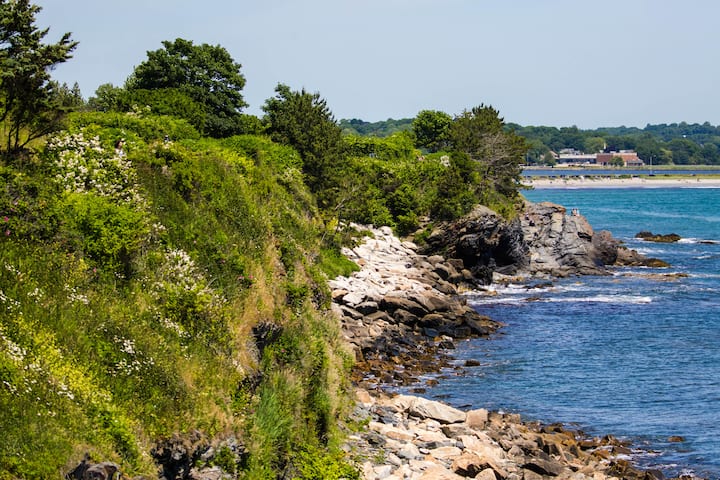 Travel Destination! Near The Cliff Walk - Little Compton, RI