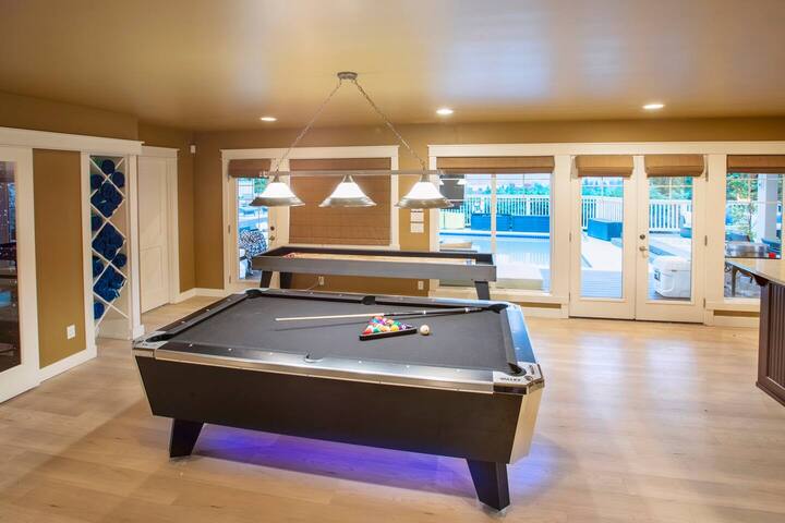 Seattle Resort with pool heated all year sleeps 16 gallery image 4