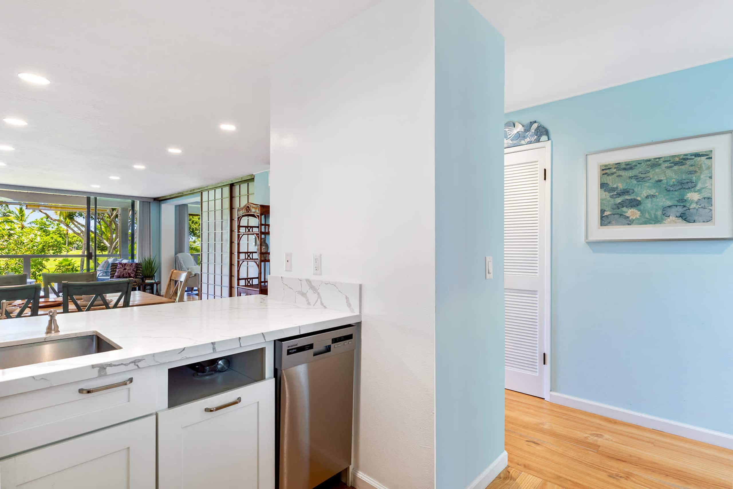 Condo in Kailua-Kona · ★4.71 · 2 bedrooms · 2 beds · 2 baths - Image 25