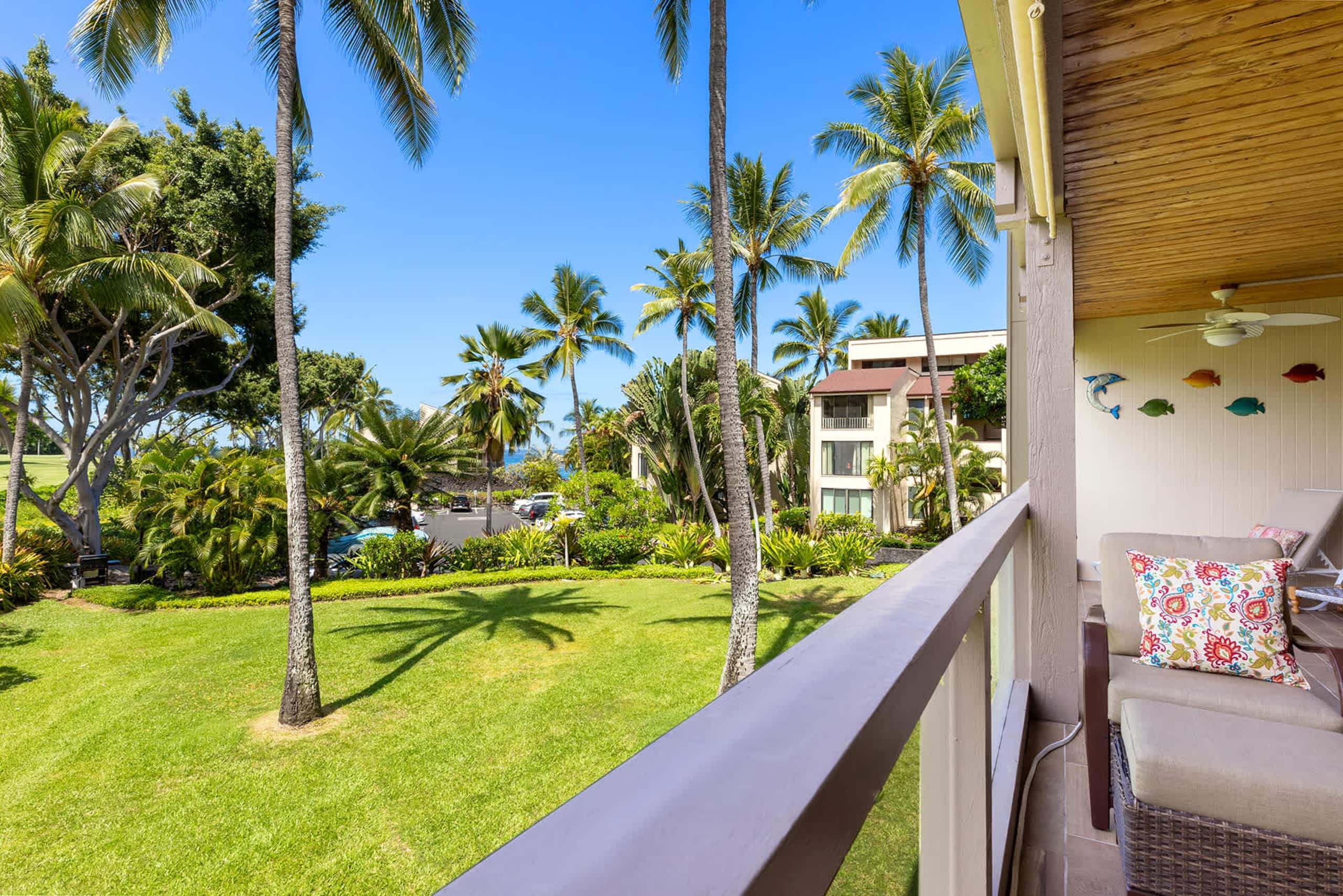Condo in Kailua-Kona · ★4.71 · 2 bedrooms · 2 beds · 2 baths - Image 5