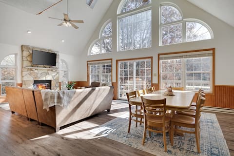 Sycamore Cove by AvantStay | Hot Tub & Game Rooms