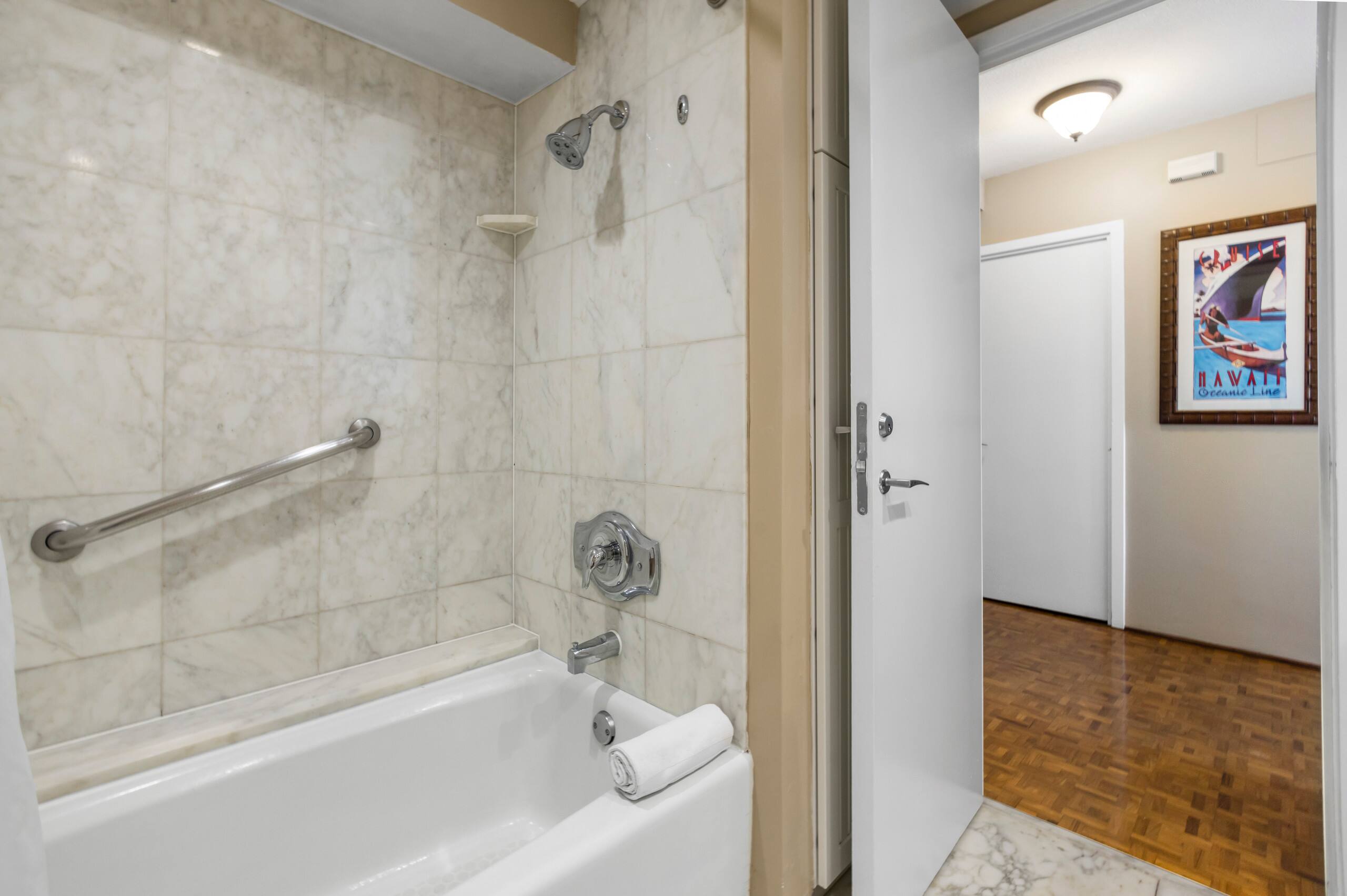 Condo in Lahaina · ★5.0 · 1 bedroom · 1 bed · 2 baths - Image 19