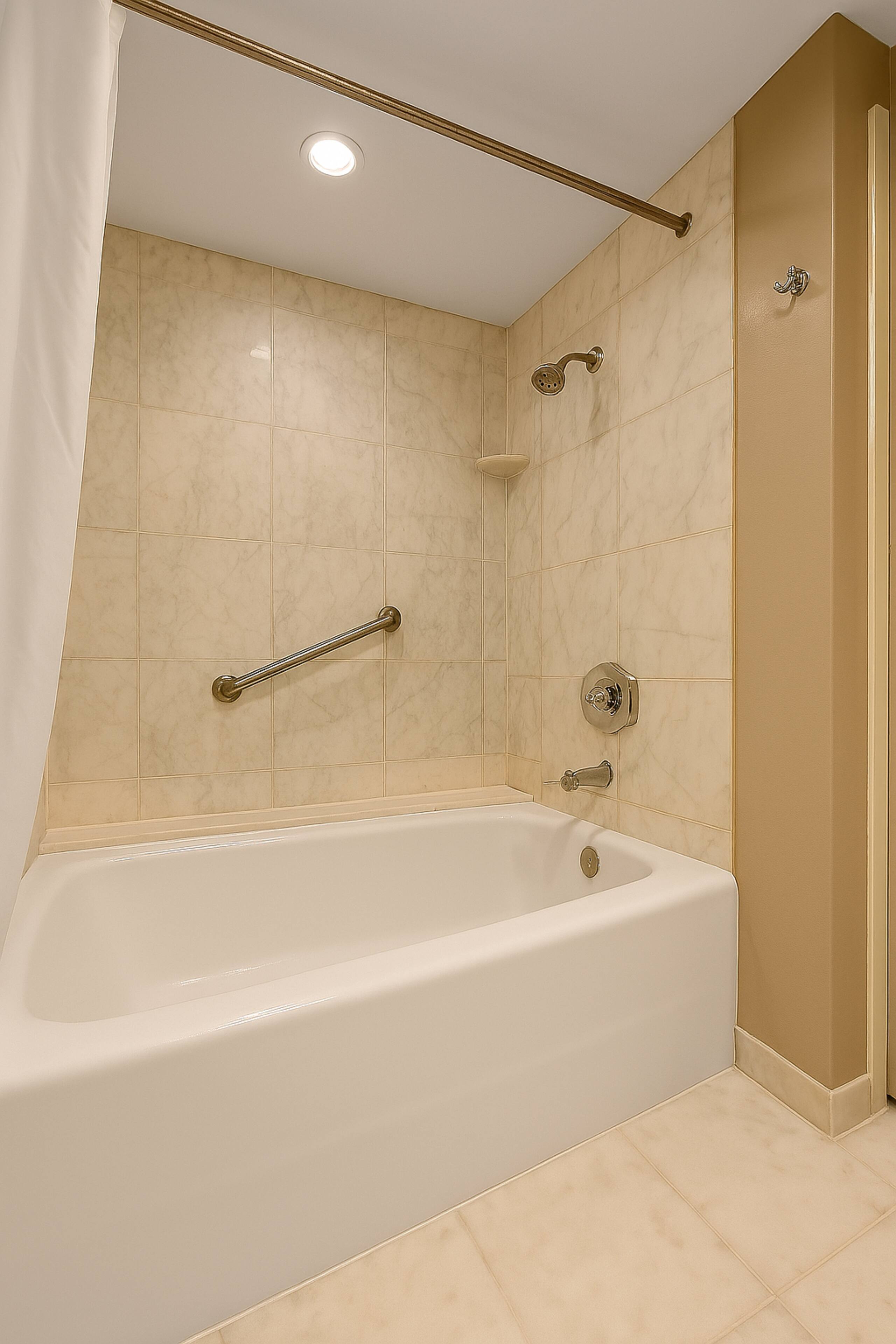 Condo in Lahaina · ★5.0 · 1 bedroom · 1 bed · 2 baths - Image 27