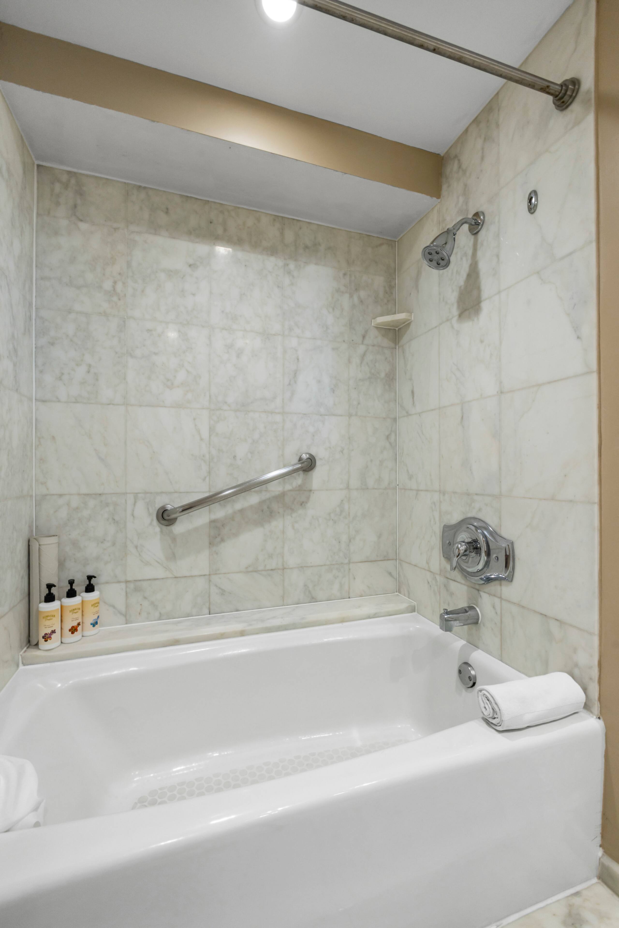 Condo in Lahaina · ★5.0 · 1 bedroom · 1 bed · 2 baths - Image 21