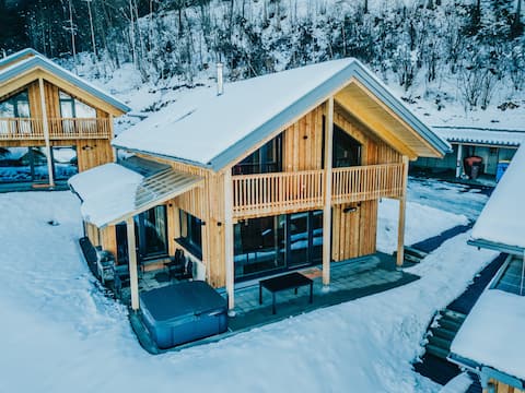 Woody 18 - Chalet Mountain Love