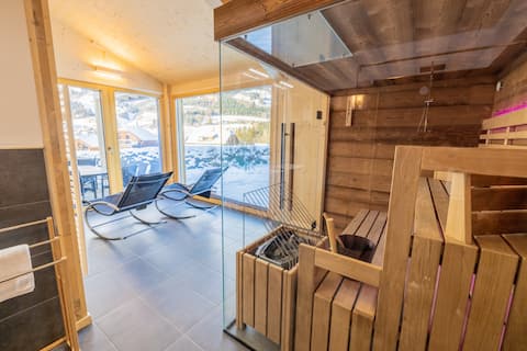 Woody 18 - Chalet Mountain Love