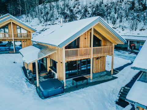 Woody 18 - Chalet Mountain Love