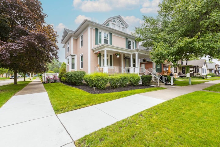 Bay Breeze Mansion | DogsOK | HotTub-open | 6 BDR+