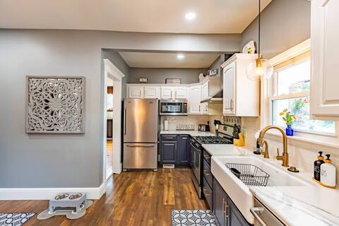 Bay Breeze Mansion | DogsOK | HotTub-open | 6 BDR+