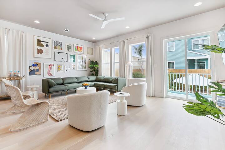 Artsy & Tropical Oasis near FQ ~ Heated Pool ~ Pkg gallery image 3