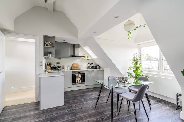 Gorgeous Hampstead Flat gallery image 2