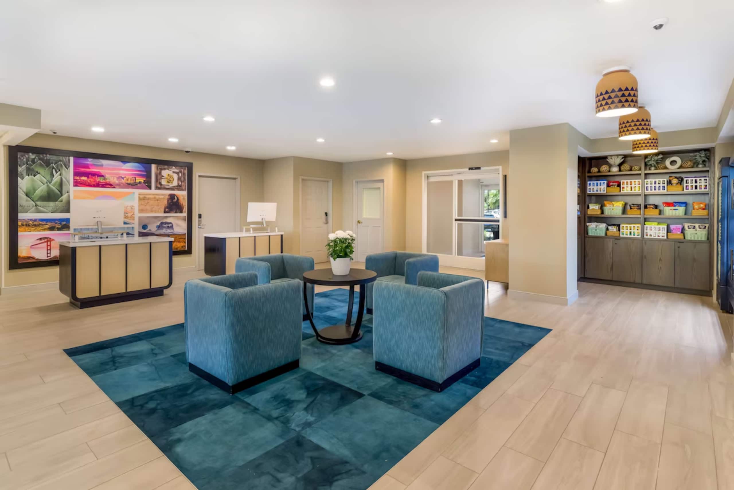 Hotel in South San Francisco · 3 bedrooms · 3 private baths - Image 17
