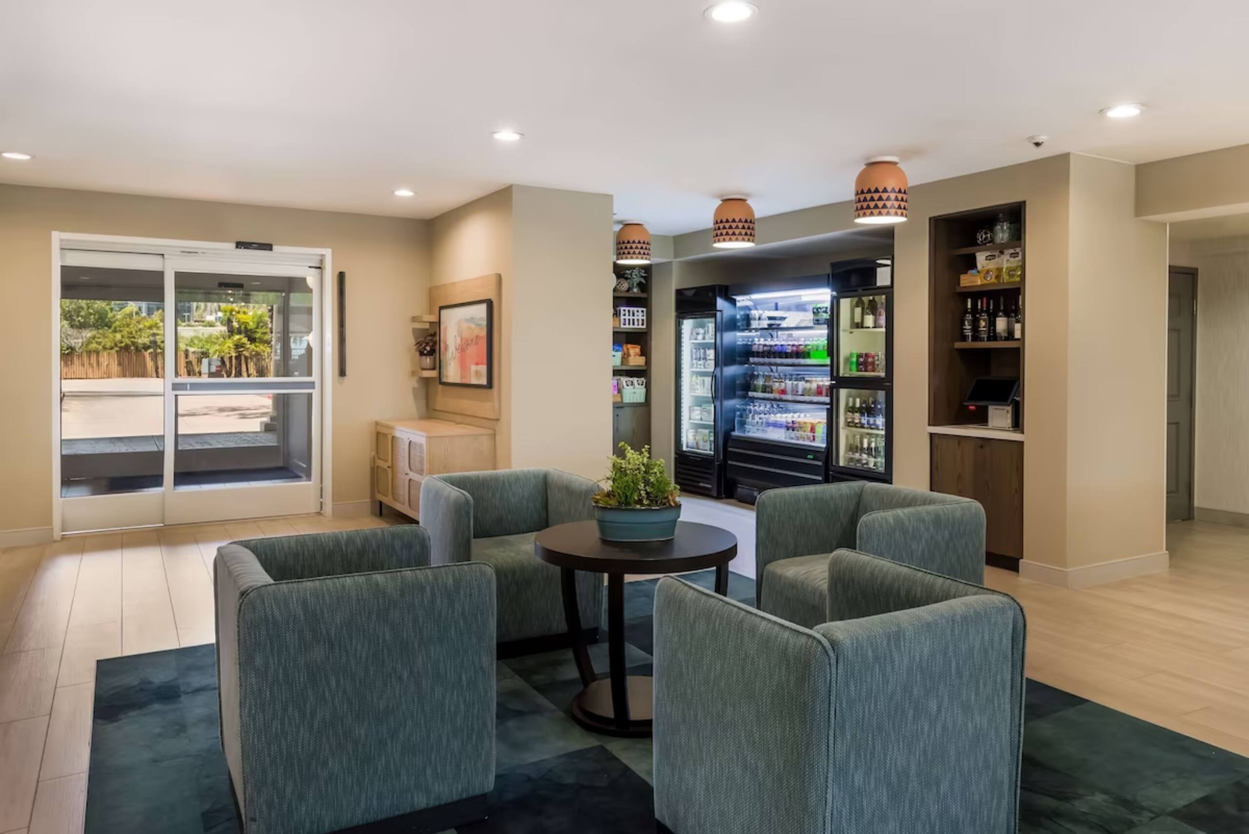 Hotel in South San Francisco · 3 bedrooms · 3 private baths - Image 20