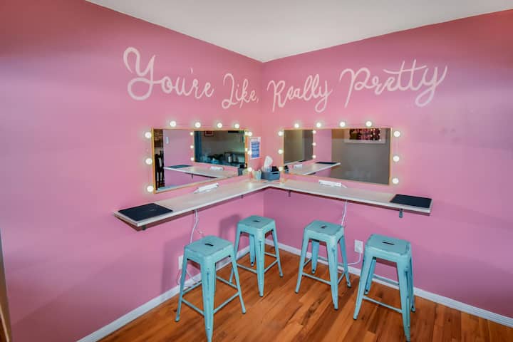 Charming Five Bedroom Denver Home | The Pink Palac - Littleton, CO