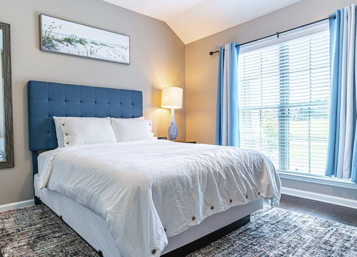 Love the natural light of this room!