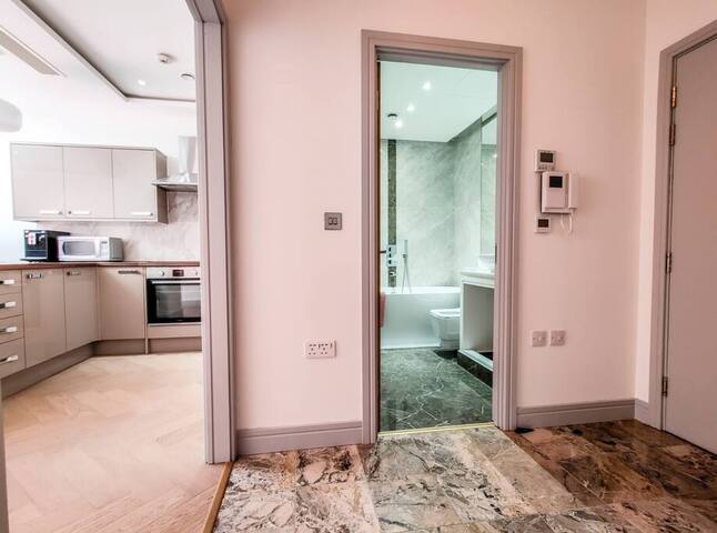 Breathtaking Park Views in the Heart of London gallery image 4