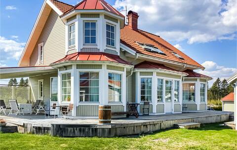 Beautiful home in Gävle with sauna