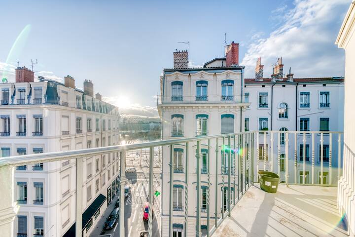 Large and beautiful apartment in the heart of Lyon