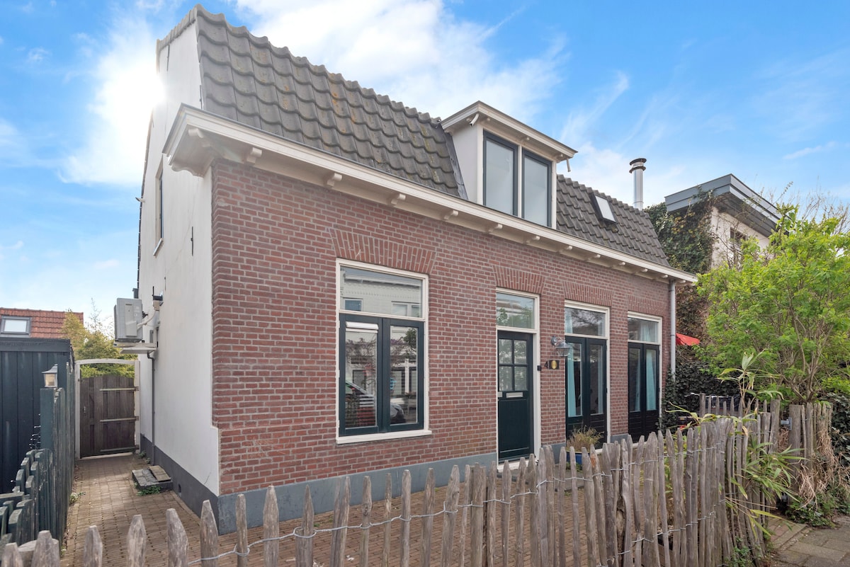Successful Airbnb property: Second Paradise for 2 adults and 2 children in Centrum