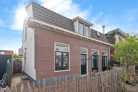 Successful Airbnb property: Second Paradise for 2 adults and 2 children in Centrum