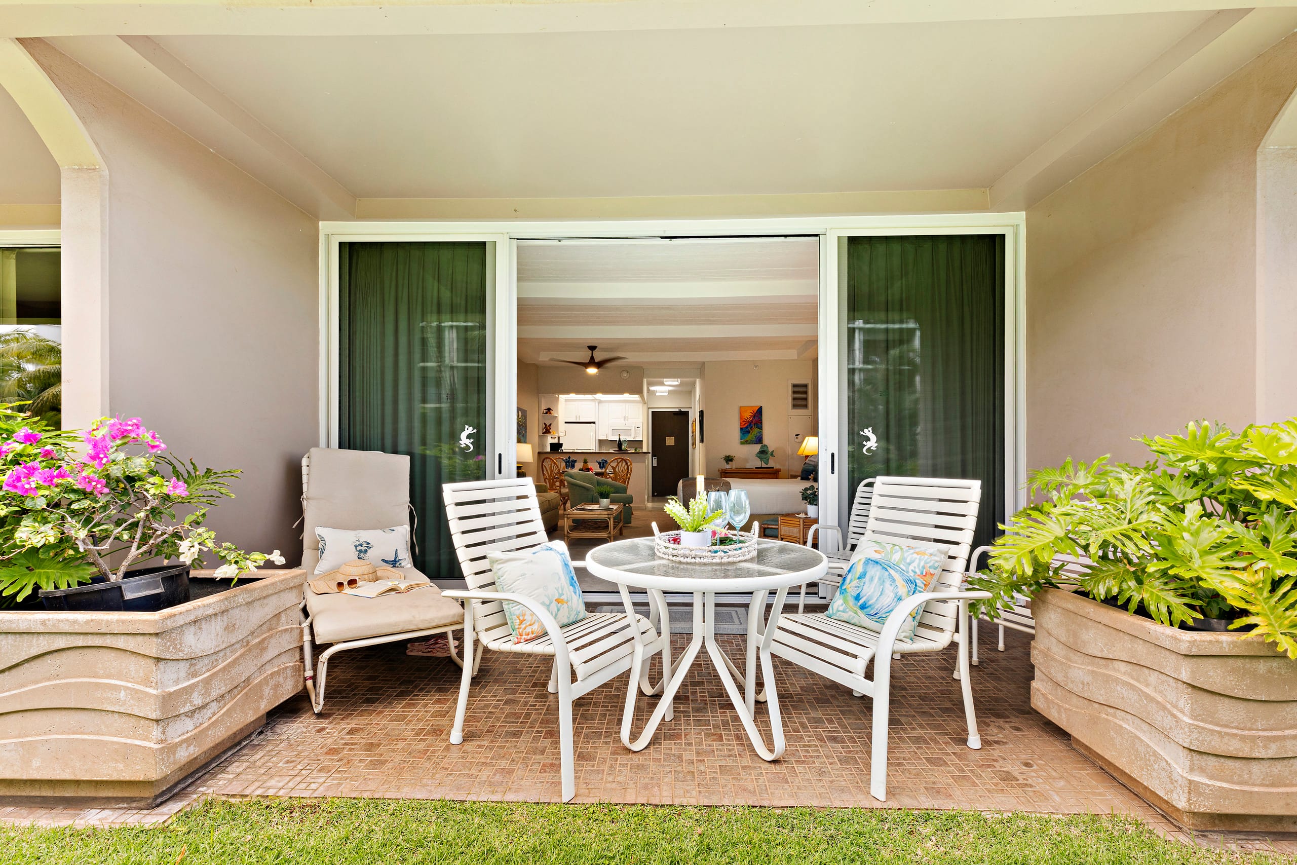 Condo in Lahaina · ★5.0 · Studio · 2 beds · 2 baths - Image 3