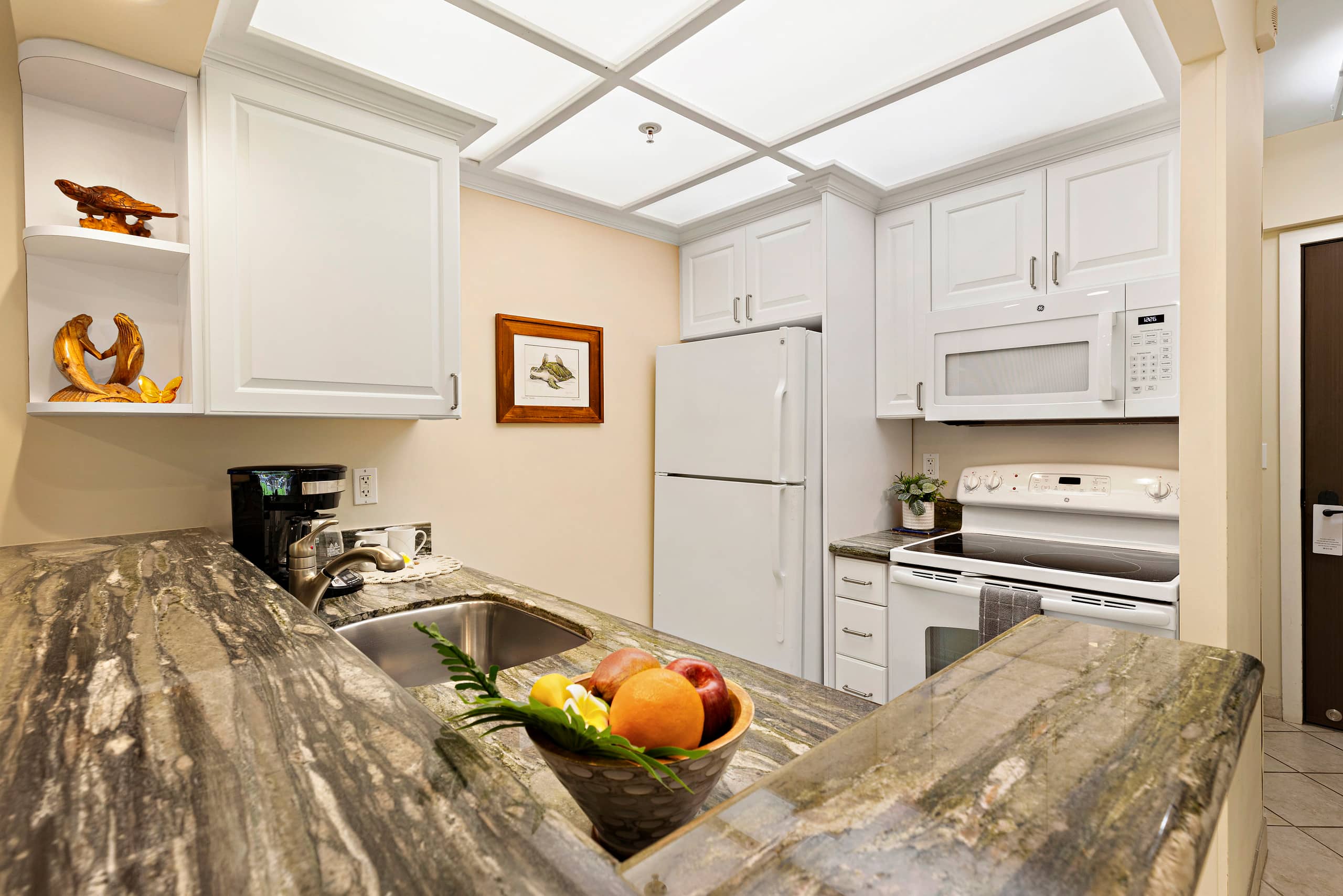 Condo in Lahaina · ★5.0 · Studio · 2 beds · 2 baths - Image 9