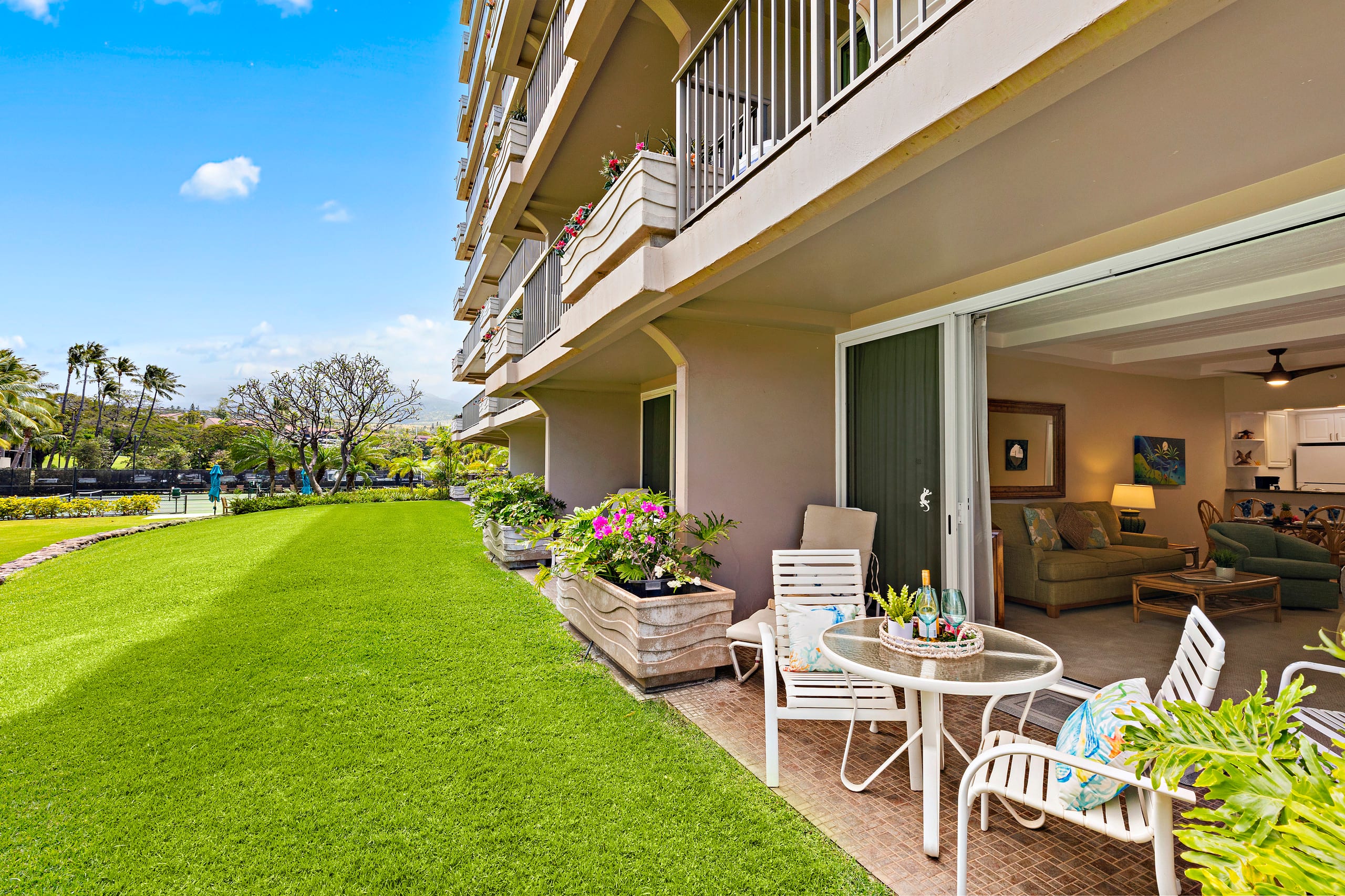 Condo in Lahaina · ★5.0 · Studio · 2 beds · 2 baths - Image 2