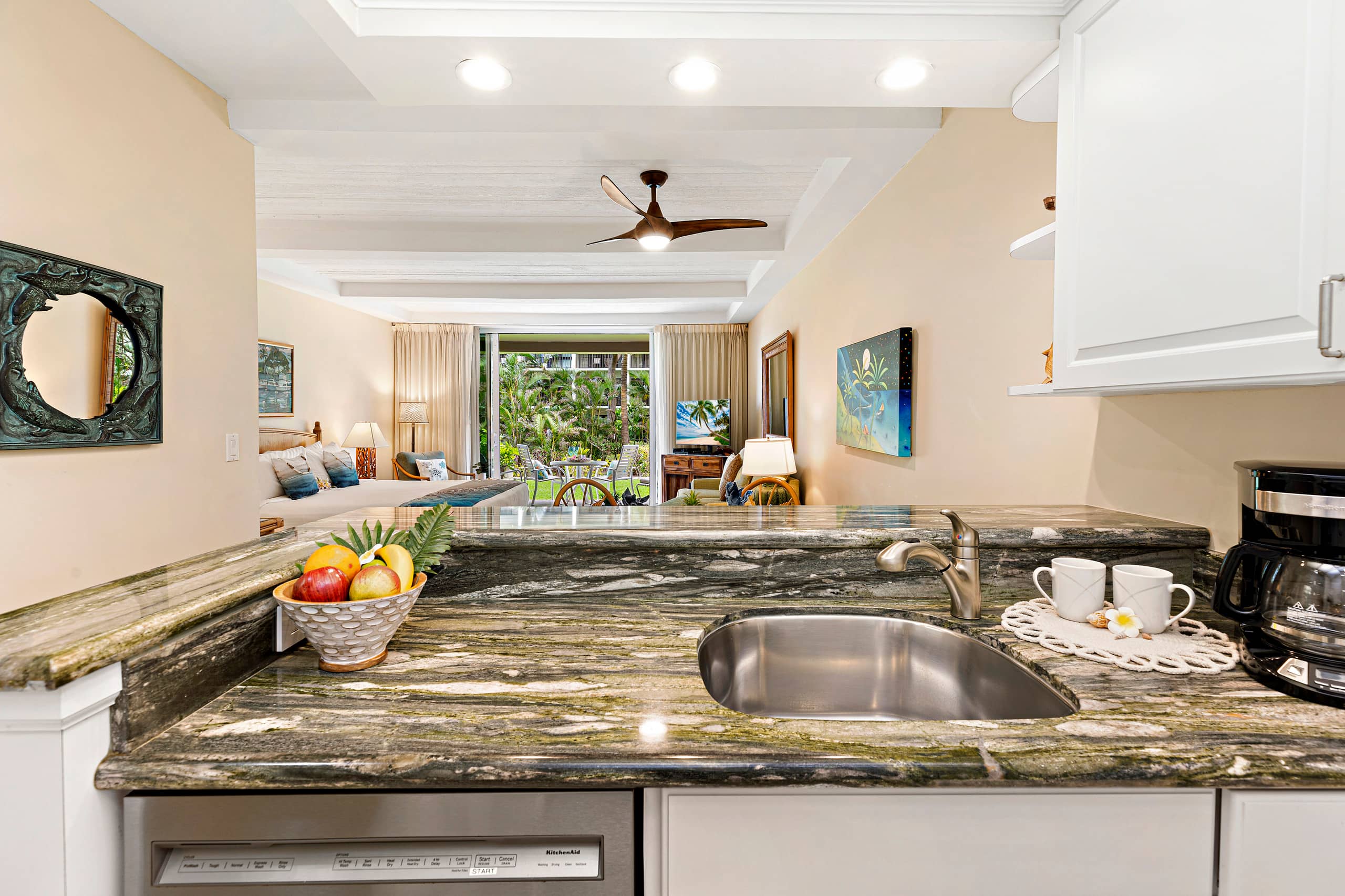 Condo in Lahaina · ★5.0 · Studio · 2 beds · 2 baths - Image 8