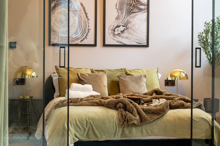 Elegant & Luxurious | Central Chinatown Residence gallery image 4