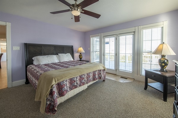 استمتع بكل عجائب غرفة نوم همنغواي الرئيسية أثناء الاستمتاع بمشاهد وأصوات أوتر بانكس. استمتع بالطبيعة مباشرة من الشرفة الخاصة.