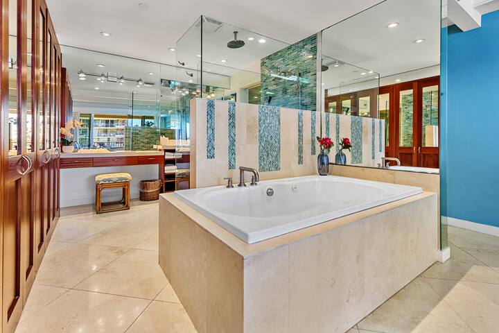 Ocean Frnt steps from beach, dining, shopping 452 gallery image 5