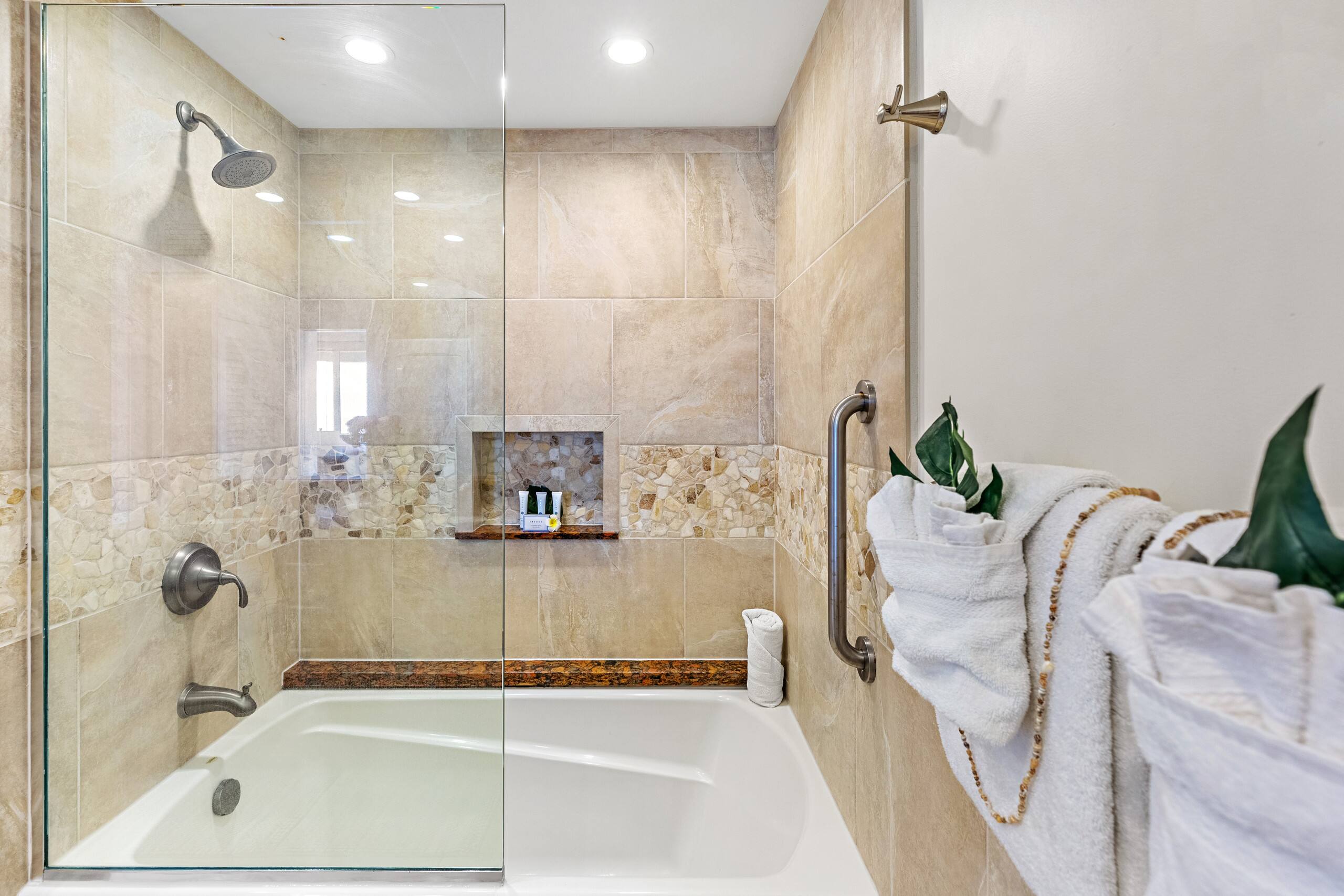 Condo in Lahaina · ★4.67 · 1 bedroom · 1 bed · 2 baths - Image 19
