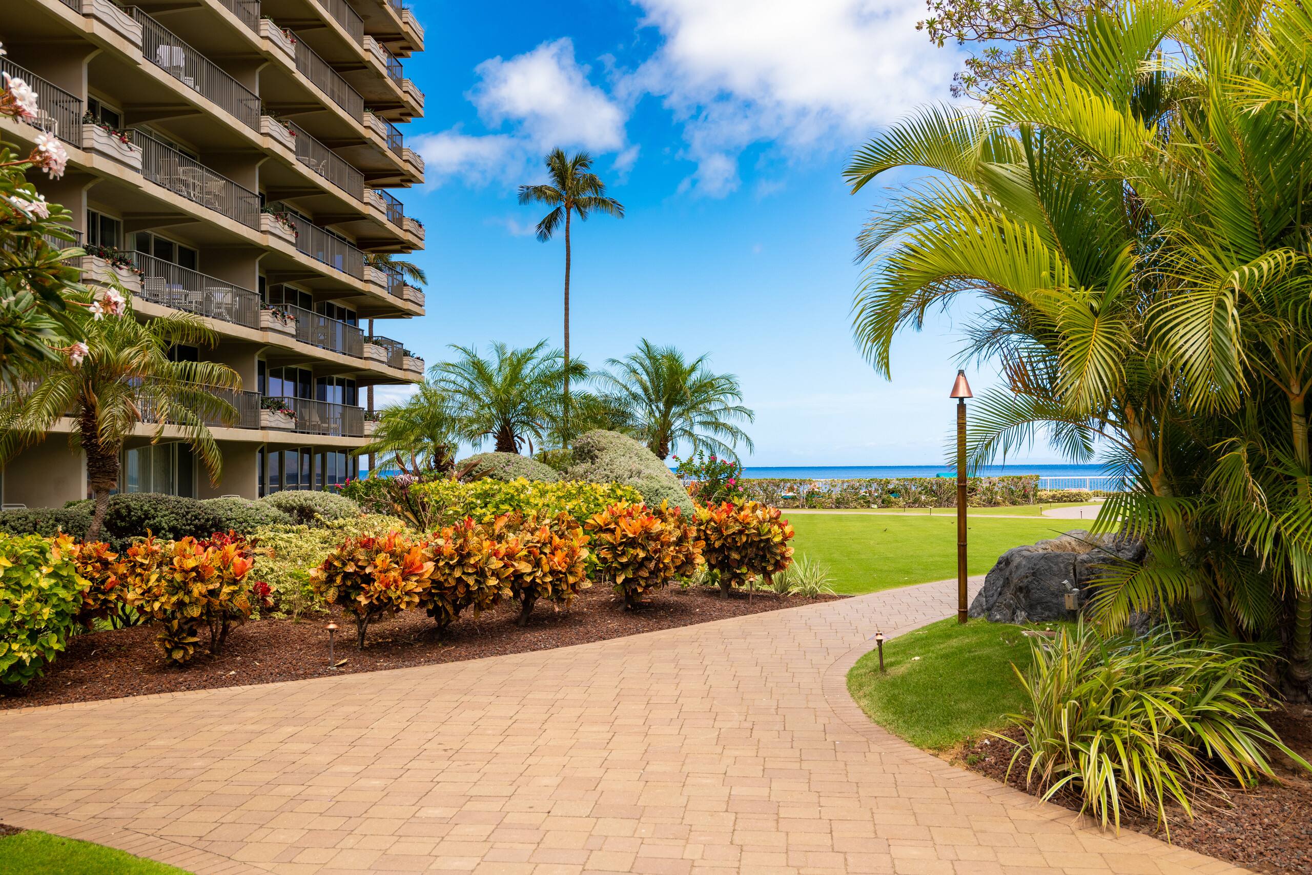 Condo in Lahaina · ★4.67 · 1 bedroom · 1 bed · 2 baths - Image 35
